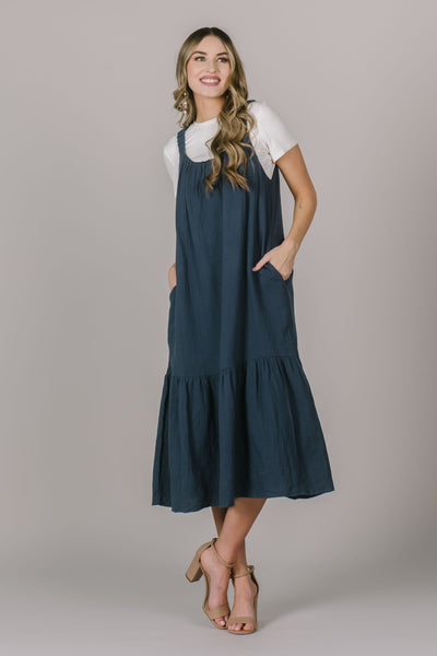 Modest dress in Utah with the cutest texture, the perfect pockets, and a light flowy feel perfect for spring/ summer.